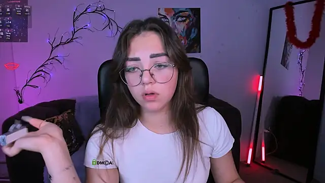 kiki swan online show from November 17, 2025, 9:04 am