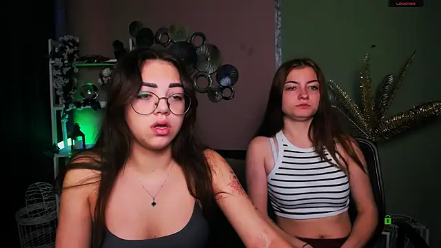 kiki swan online show from November 26, 2025, 6:47 am