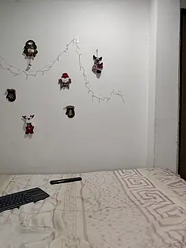 mialorents online show from December 17, 2025, 2:12 pm