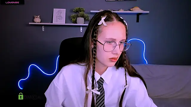 mona cloud online show from September 22, 2025, 8:00 pm