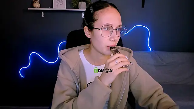 mona cloud online show from September 24, 2025, 7:28 pm