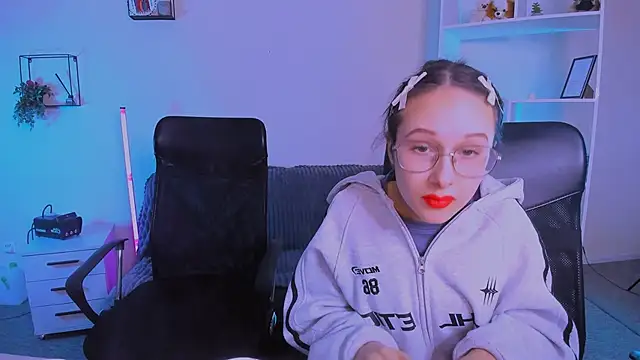 mona cloud online show from November 10, 2025, 12:31 am