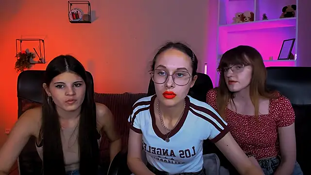 mona cloud online show from November 11, 2025, 8:42 pm