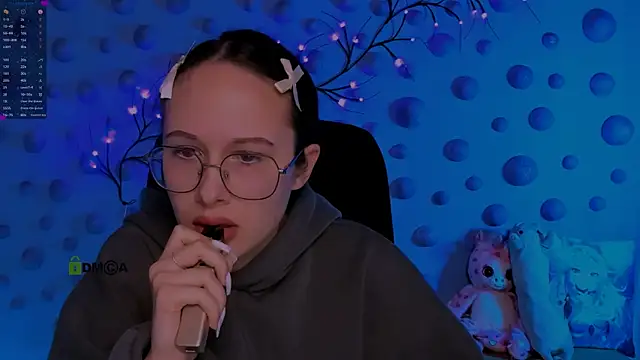 mona cloud online show from December 18, 2025, 8:15 pm