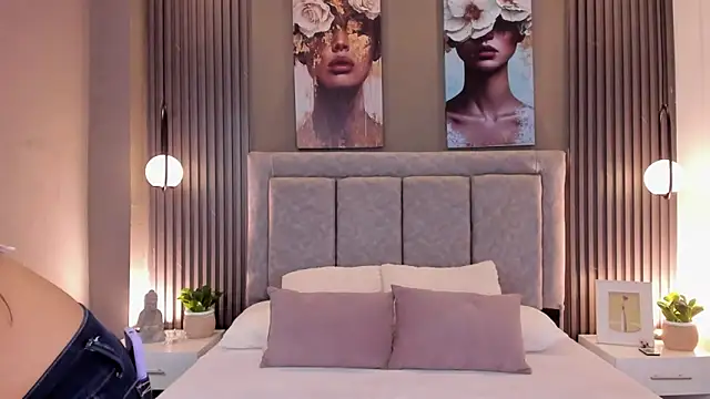 GiannaColling1 online show from September 29, 2025, 10:03 pm