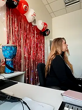 Juicy PeachLux online show from February 28, 2026, 8:04 am