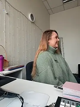 Juicy PeachLux online show from April 9, 2026, 8:53 am