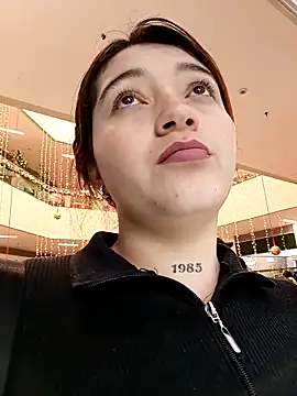 Karina Leon online show from November 30, 2025, 6:56 pm