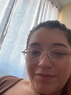 Karina Leon online show from April 18, 2026, 7:58 pm