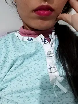 saraaxx1 online show from February 1, 2026, 2:37 pm