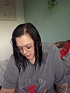 Snapshot of Saucy-Serenity chatting on April 26, 2026, 6:27 pm Saucy-Serenity online show from April 26, 2026, 6:27 pm
