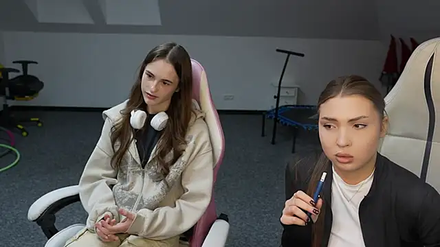 Snapshot of Billie054 chatting on November 8, 2025, 11:54 am Billie054 online show from November 8, 2025, 11:54 am