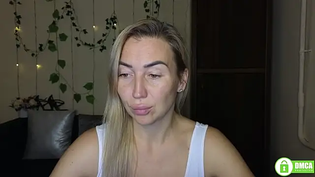 Kiss julli88I online show from November 12, 2025, 6:30 pm