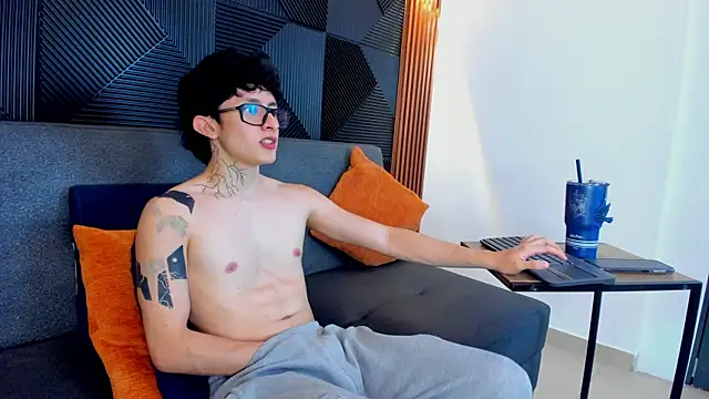 troy rouge online show from March 14, 2025, 1:27 am