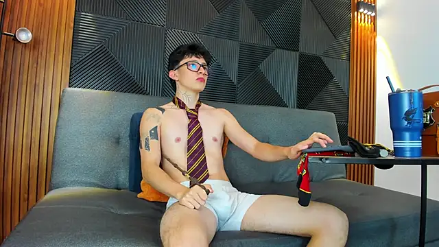 troy rouge online show from March 23, 2025, 1:20 am