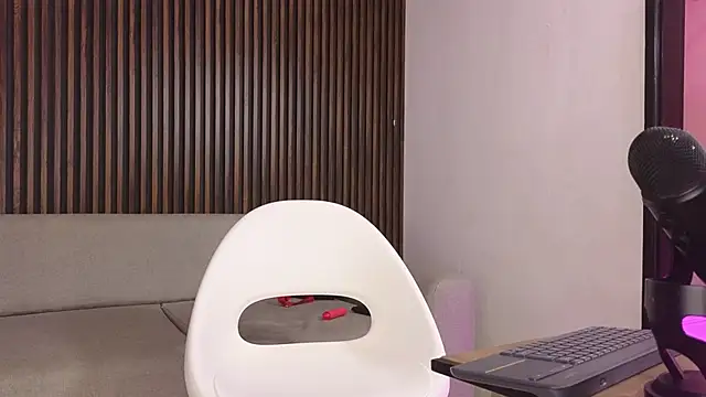 troy rouge online show from September 8, 2025, 7:24 pm