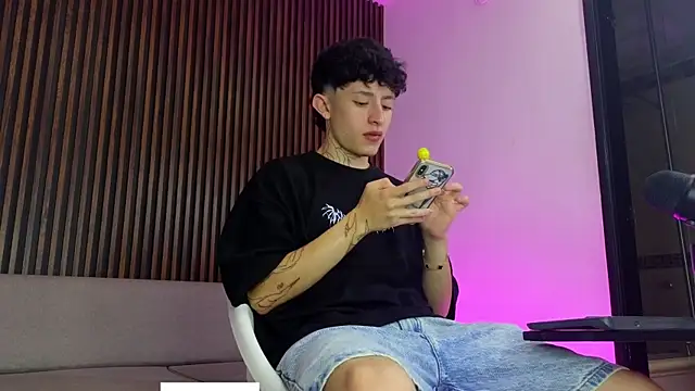 troy rouge online show from September 17, 2025, 7:26 pm