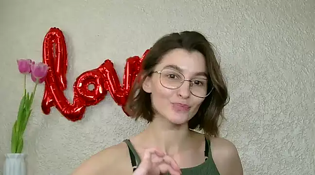 Snapshot of luna_Gharming chatting on March 11, 2025, 12:39 pm luna Gharming online show from March 11, 2025, 12:39 pm