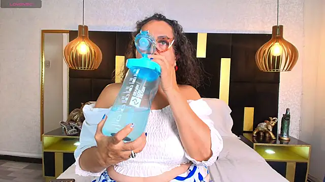 Snapshot of AlessandraLeroy chatting on November 8, 2025, 2:50 pm AlessandraLeroy online show from November 8, 2025, 2:50 pm