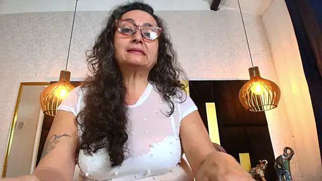 Snapshot of AlessandraLeroy chatting on November 11, 2025, 2:39 pm AlessandraLeroy online show from November 11, 2025, 2:39 pm