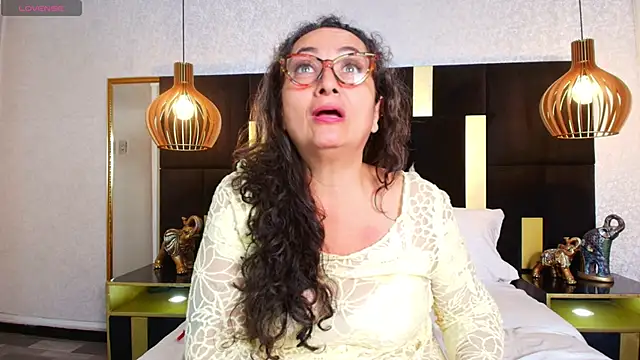 Snapshot of AlessandraLeroy chatting on November 21, 2025, 2:27 pm AlessandraLeroy online show from November 21, 2025, 2:27 pm