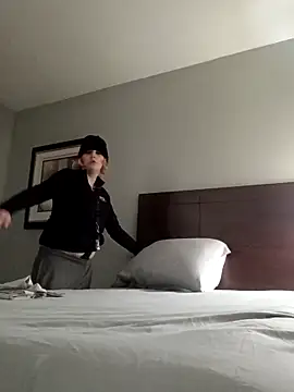 KITTYBOOBOOFUXX online show from December 3, 2025, 3:47 am