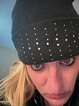 KITTYBOOBOOFUXX online show from April 1, 2026, 3:07 am