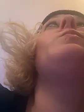 KITTYBOOBOOFUXX online show from April 16, 2026, 4:46 am