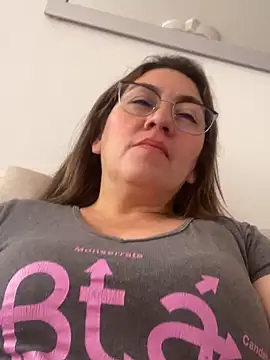 Luna-nevada online show from April 18, 2026, 7:51 pm