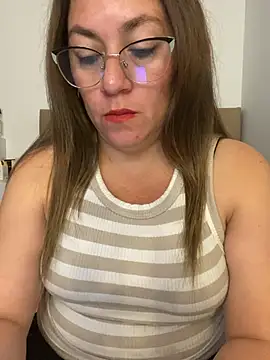 Snapshot of Luna-nevada chatting on July 3, 2026, 4:46 pm Luna-nevada online show from July 3, 2026, 4:46 pm