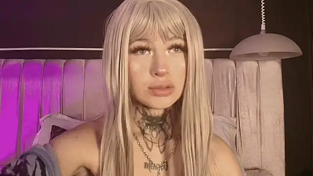 Zhally Dee online show from November 3, 2025, 6:31 pm