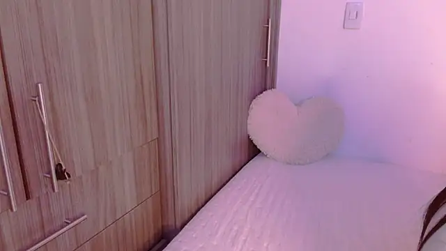 Oliviargf online show from November 8, 2025, 12:11 am