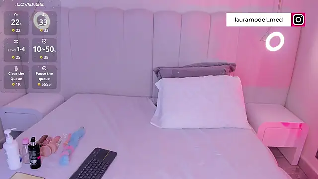 riri candy online show from November 3, 2025, 3:52 am