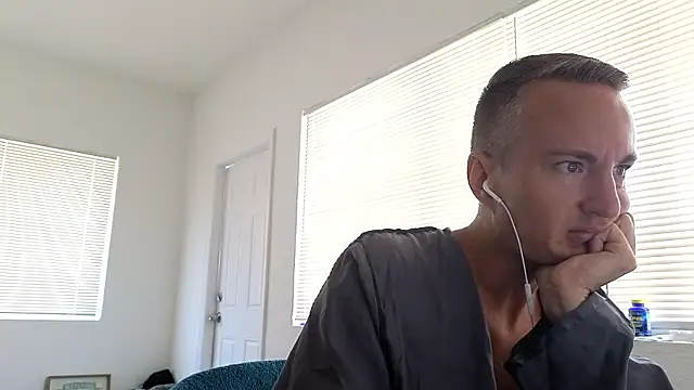Snapshot of TheDaddy005 chatting on May 15, 2026, 4:47 pm TheDaddy005 online show from May 15, 2026, 4:47 pm