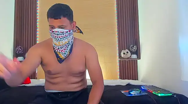 Snapshot of Racingbear_ chatting on March 9, 2025, 7:48 pm Racingbear online show from March 9, 2025, 7:48 pm