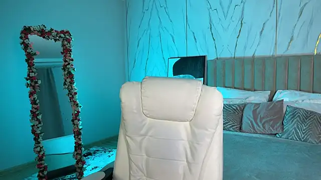  Vikky Moon  online show from December 2, 2025, 1:00 am