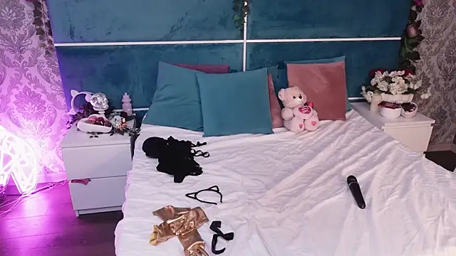 SunnyGlow online show from October 5, 2025, 4:11 am