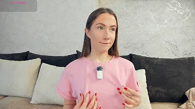 Kira mindnes online show from November 28, 2025, 6:38 am