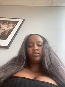 Snapshot of BadbitchK chatting on March 6, 2025, 1:24 pm BadbitchK online show from March 6, 2025, 1:24 pm