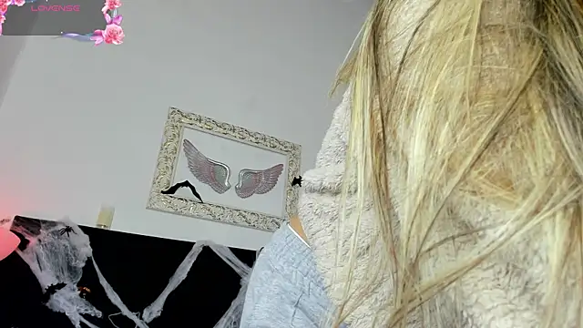 Lola Blondie online show from October 8, 2025, 12:14 pm