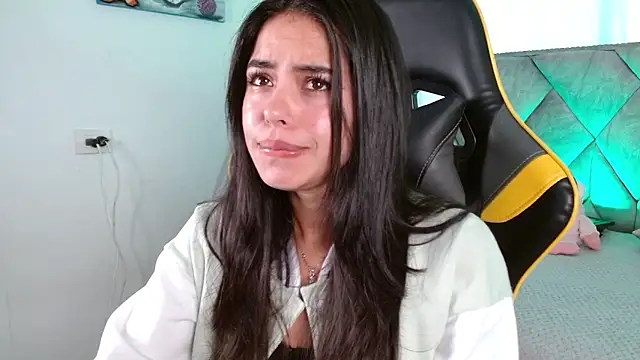 Bear-Mel online show from November 11, 2025, 5:13 pm