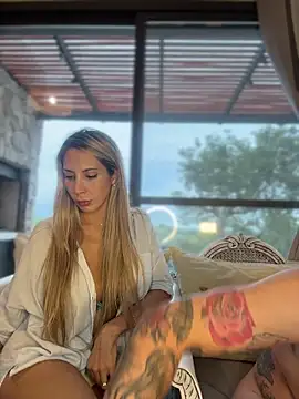 Snapshot of CarinaRose chatting on April 21, 2026, 9:06 pm CarinaRose online show from April 21, 2026, 9:06 pm
