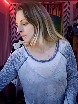 Snapshot of AlicePayne chatting on December 15, 2025, 7:01 am AlicePayne online show from December 15, 2025, 7:01 am