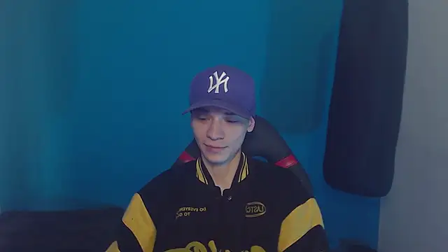 Snapshot of Burperking420_ chatting on March 19, 2025, 6:44 pm Burperking420 online show from March 19, 2025, 6:44 pm