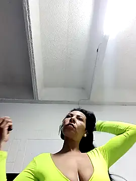 Snapshot of DaphneRosses chatting on March 1, 2026, 6:32 pm DaphneRosses online show from March 1, 2026, 6:32 pm