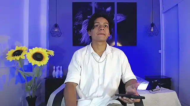Snapshot of Draco_collins chatting on October 15, 2025, 8:42 pm Draco collins online show from October 15, 2025, 8:42 pm
