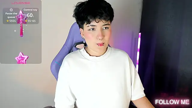 emma cute7 online show from December 19, 2025, 1:12 am