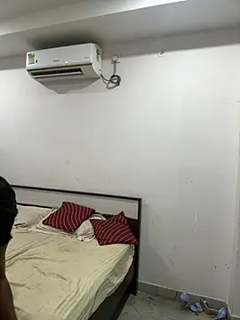 Hotswetie online show from March 14, 2025, 3:03 pm