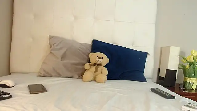 willow smitt online show from October 24, 2025, 1:07 pm