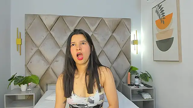 lucianasmith  online show from March 21, 2025, 12:39 pm